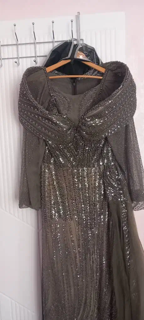 لباس تمام سنگ|لباس|رباطکریم, رباطکریم|دیوار