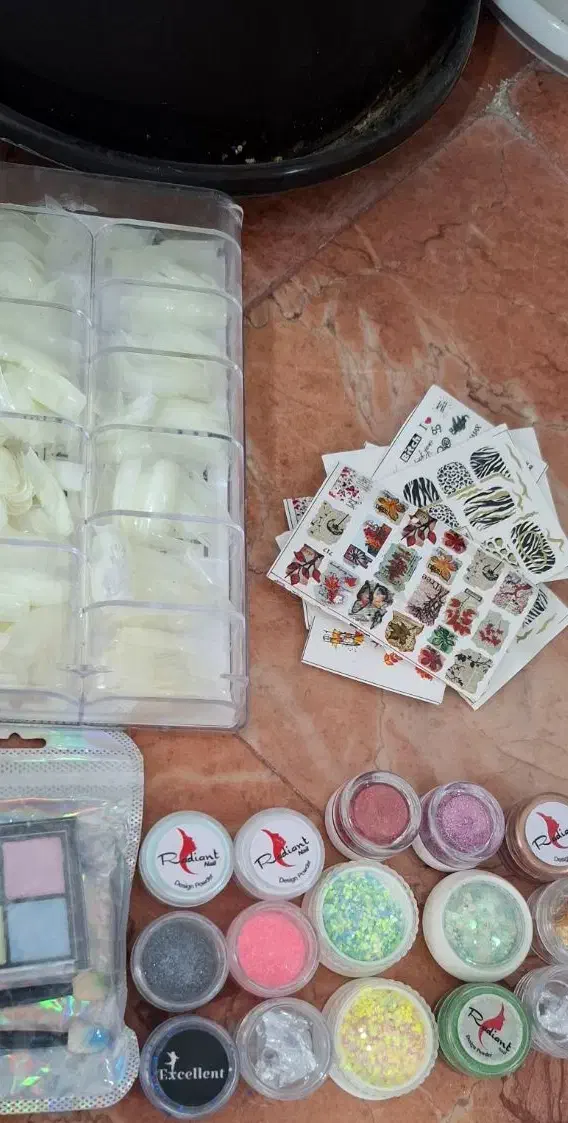 وسایل کاشت ناخن|آرایشی، بهداشتی، درمانی|بم, |دیوار