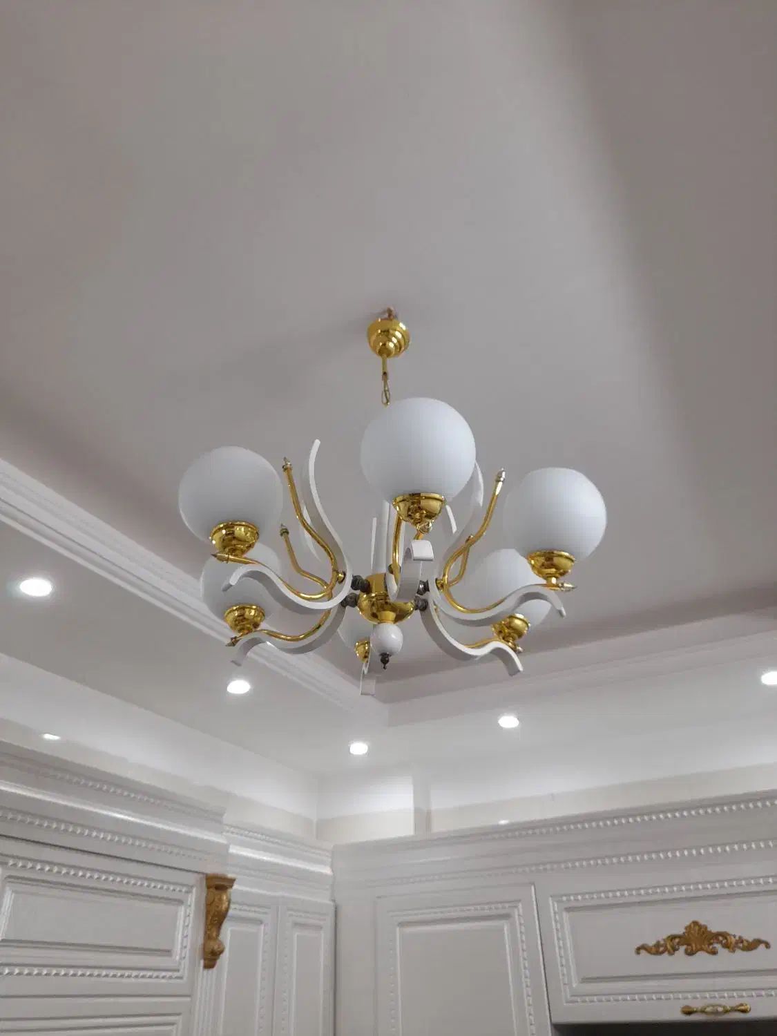 لوستر شش شعله درحدنو|لوستر و چراغ آویز|قم, حقیقت|دیوار