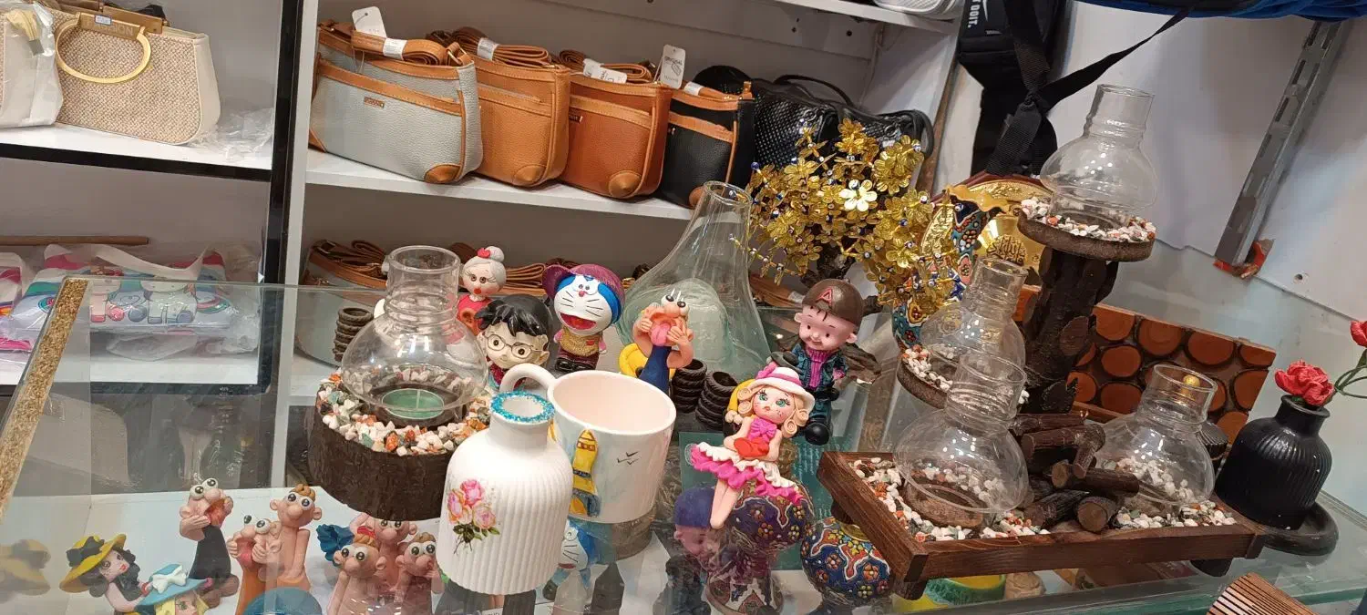 واگذاری مغازه کیف و لوازم دکوری|اجارهٔ مغازه و غرفه|مشهد, چهارباغ|دیوار