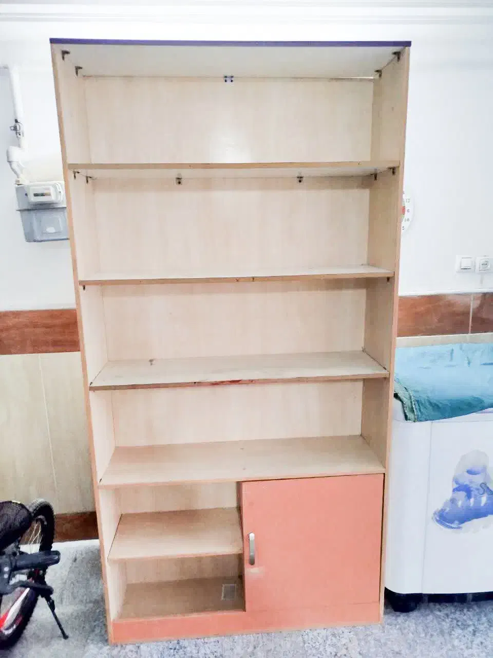 کتابخانه،قفسه،شلف|کتابخانه، شلف، قفسه‌های دیواری|قم, چهل درخت‎|دیوار