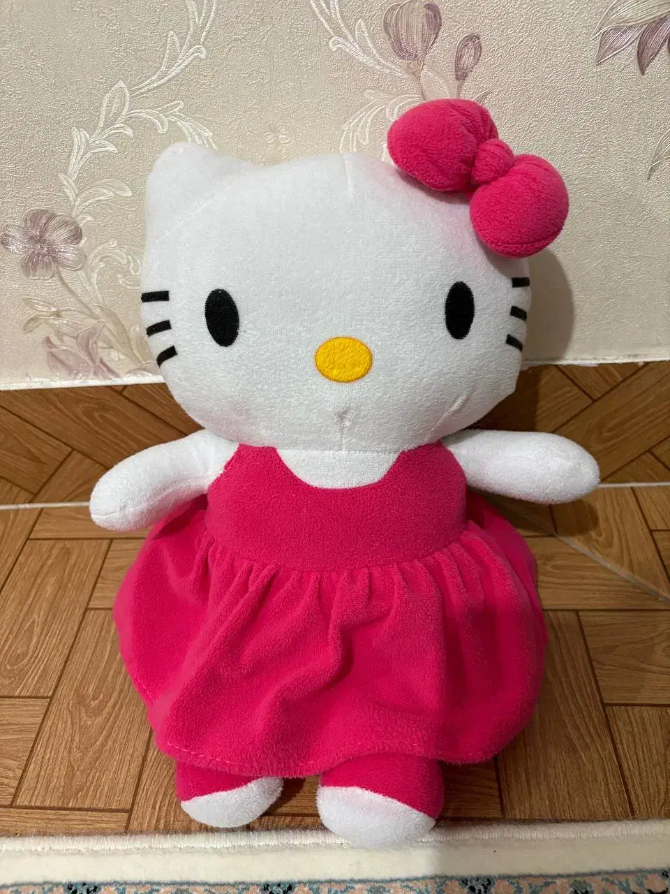 عروسک کیتی|اسباب‌بازی بچه|رشت, باهنر|دیوار