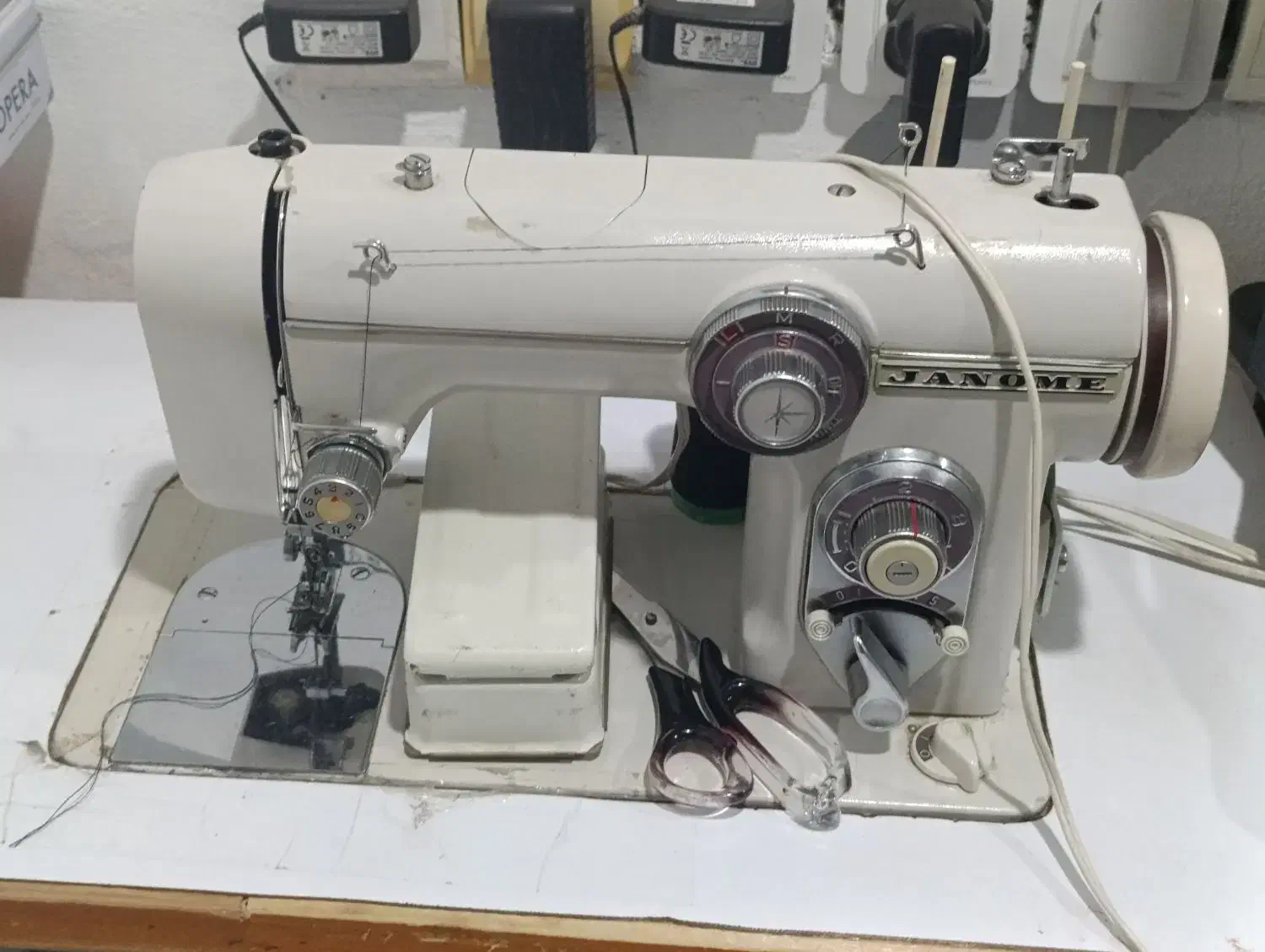 چرخ خیاطی ژانومه|چرخ خیاطی و ریسندگی|قشم, |دیوار