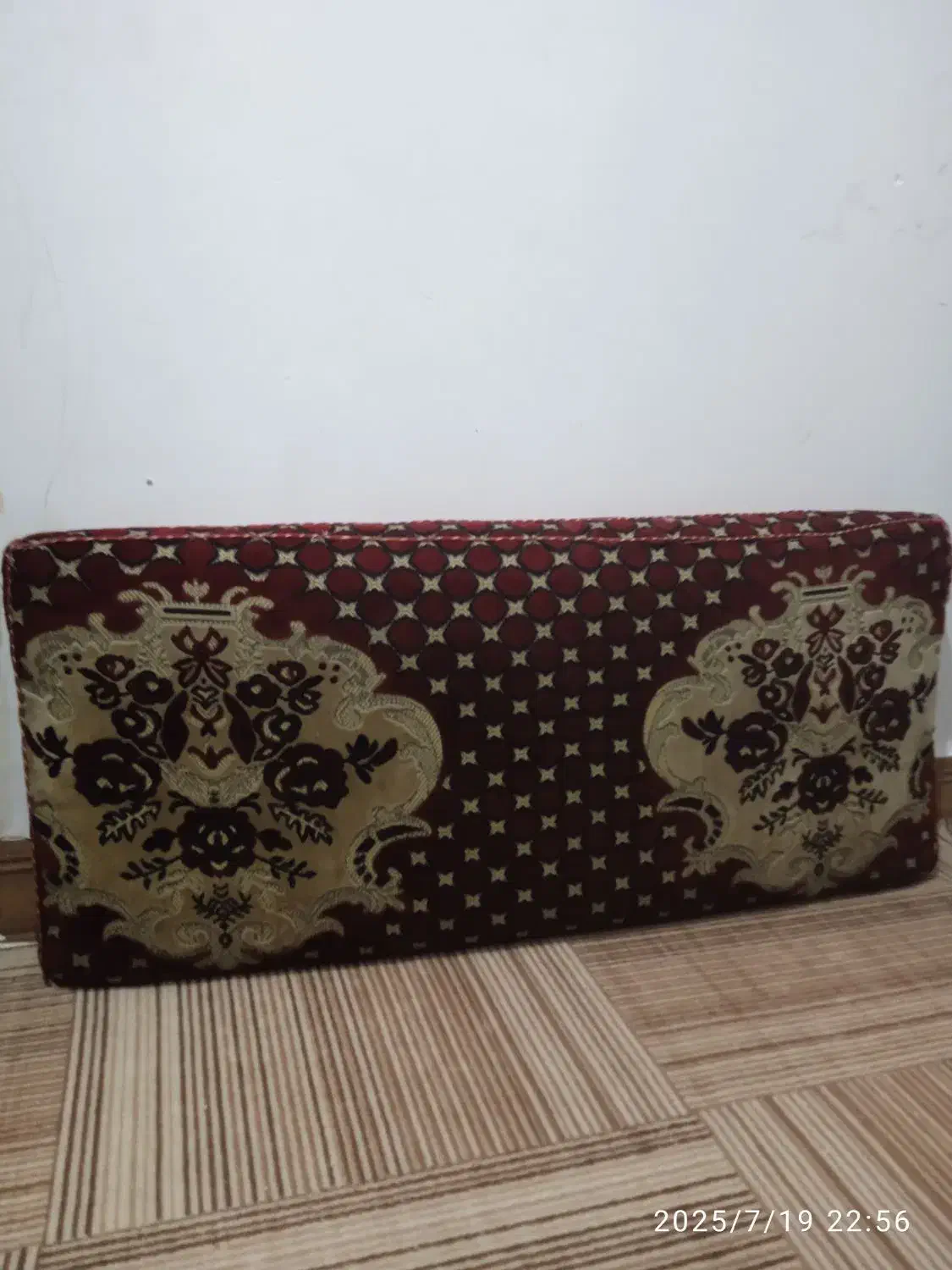 پشتی|پشتی|قم, ولیعصر|دیوار