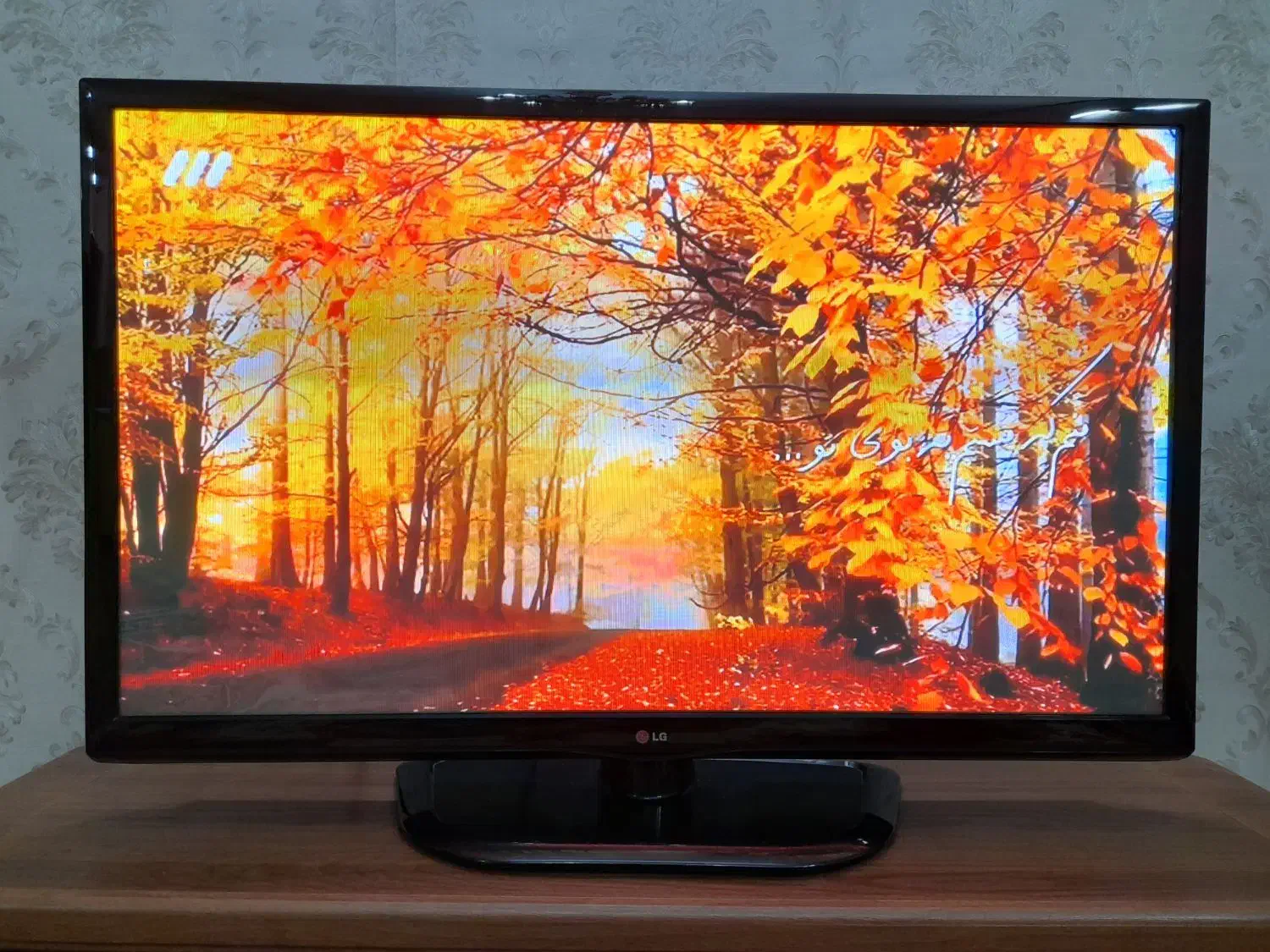تلویزیون ۴۲ اینچ ال جی با میز و کارتن|تلویزیون و پروژکتور|خاوران, |دیوار