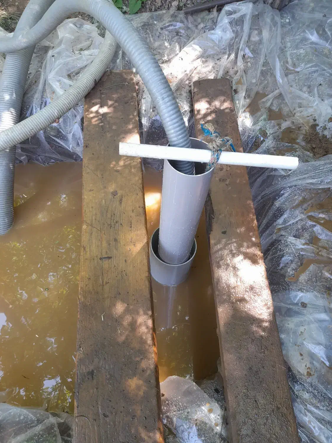 چاه کن حفاری چاه آب نیمه عمیق چاهکنی حفرچاه|خدمات پیشه و مهارت|رشت, استقامت ۱|دیوار