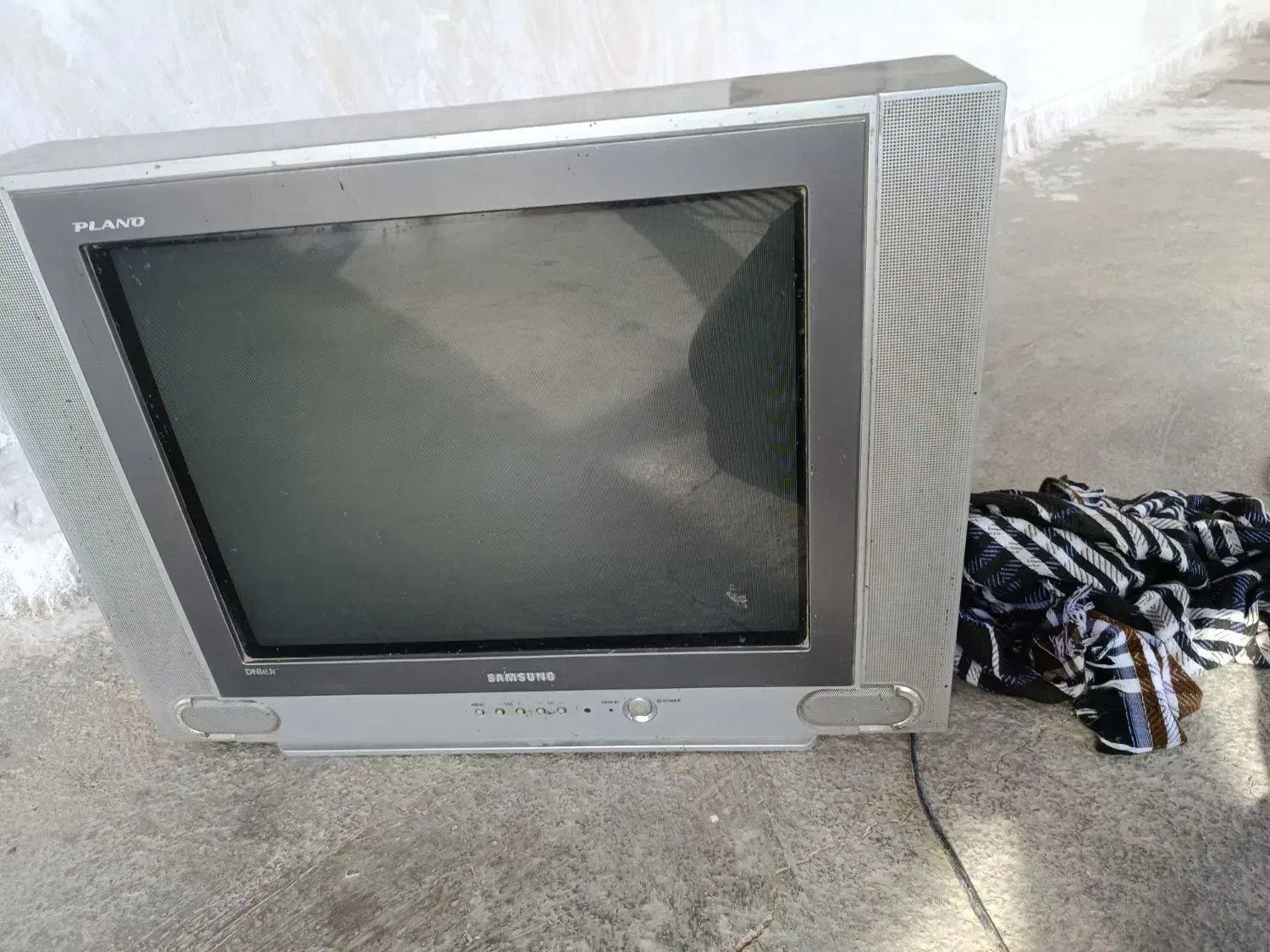 تلویزیون قدیمی|تلویزیون و پروژکتور|همدان, |دیوار