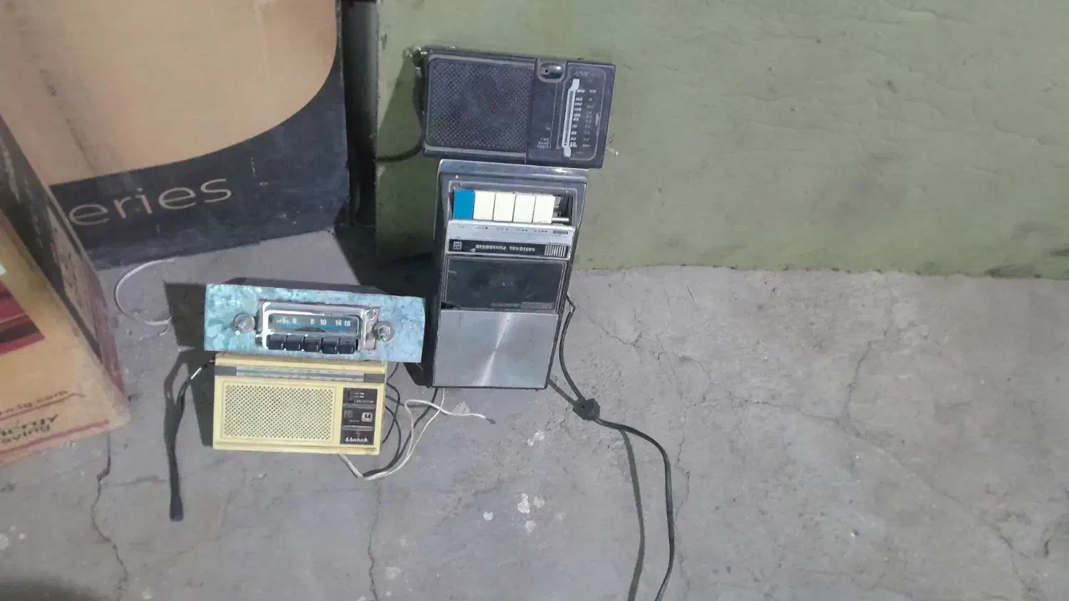 باسلام تعدادی تلویزون وبردهای الکترونیکی وغیر....|تلویزیون و پروژکتور|بردسیر, |دیوار