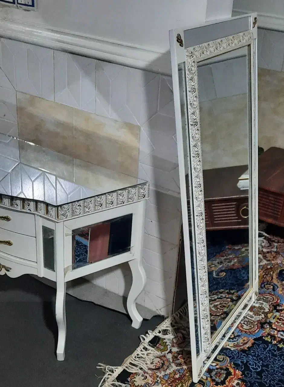 آینه ومیز|آینه|زابل, |دیوار