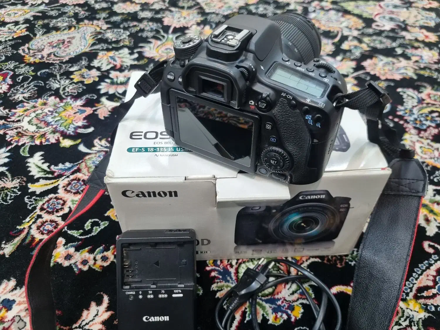 دوربین ۸۰دی کنون ۸۰d لنز ۱۸ usm۱۳۵ بسیار تمیز|دوربین عکاسی و فیلم‌برداری|قم, چهل درخت‎|دیوار