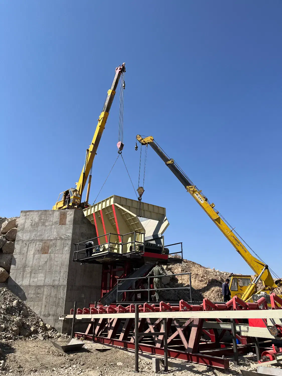 جرثقیل ۱۰ ، ۱۵ ، ۲۵ تن|خدمات حمل و نقل|بافق, |دیوار