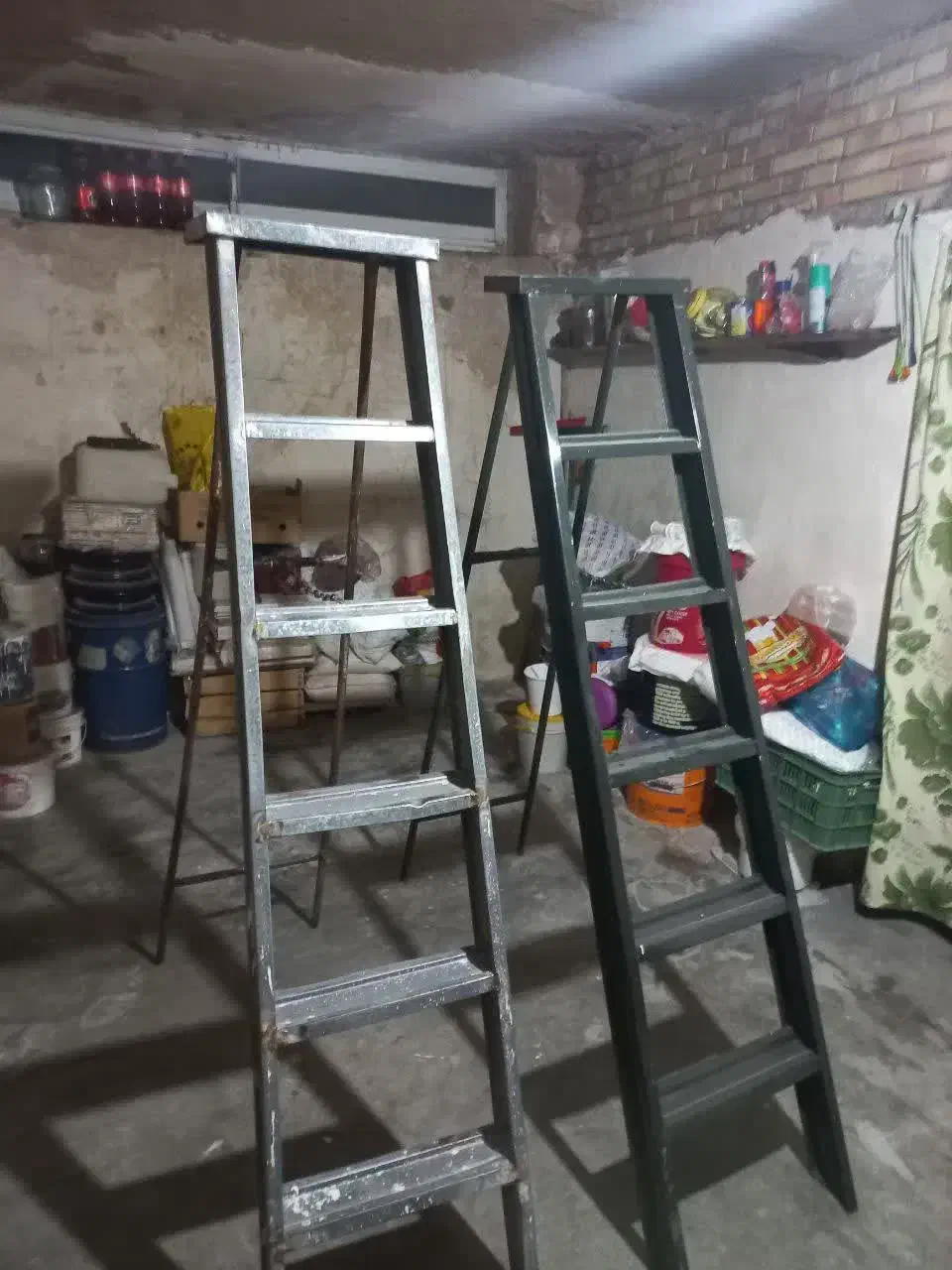 نردبان|ابزارآلات|اصفهان, منتظرالمهدی|دیوار