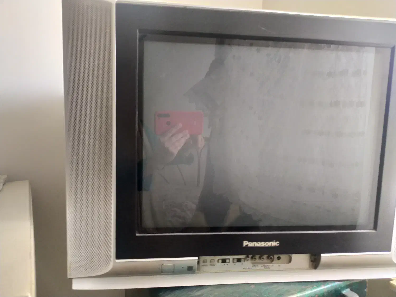 تلویزیون پاناسونیک ۲۲اینچ سالم|تلویزیون و پروژکتور|همدان, |دیوار
