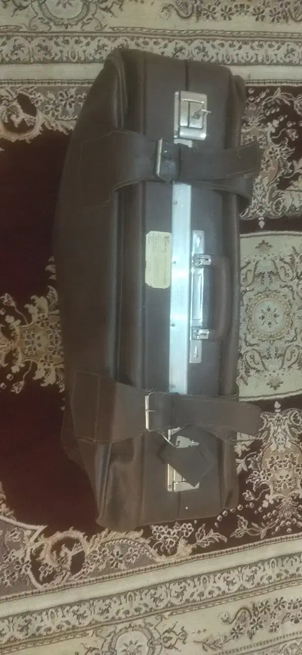 چمدان مسافرتی زمان پهلوی|کیف، کفش، کمربند|پرند, فاز ۶|دیوار