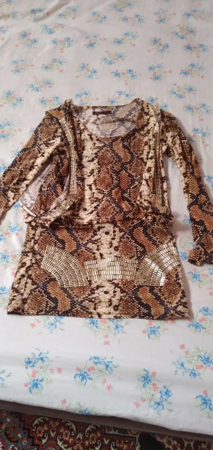 شومیز|لباس|میانه, |دیوار