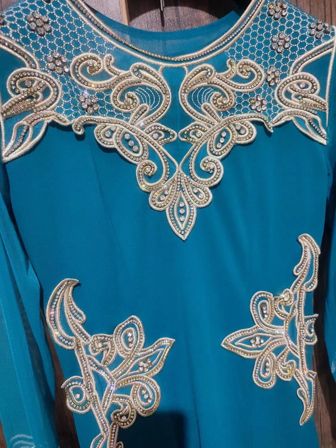 تعدادی پیراهن مجلسی|لباس|دامغان, |دیوار