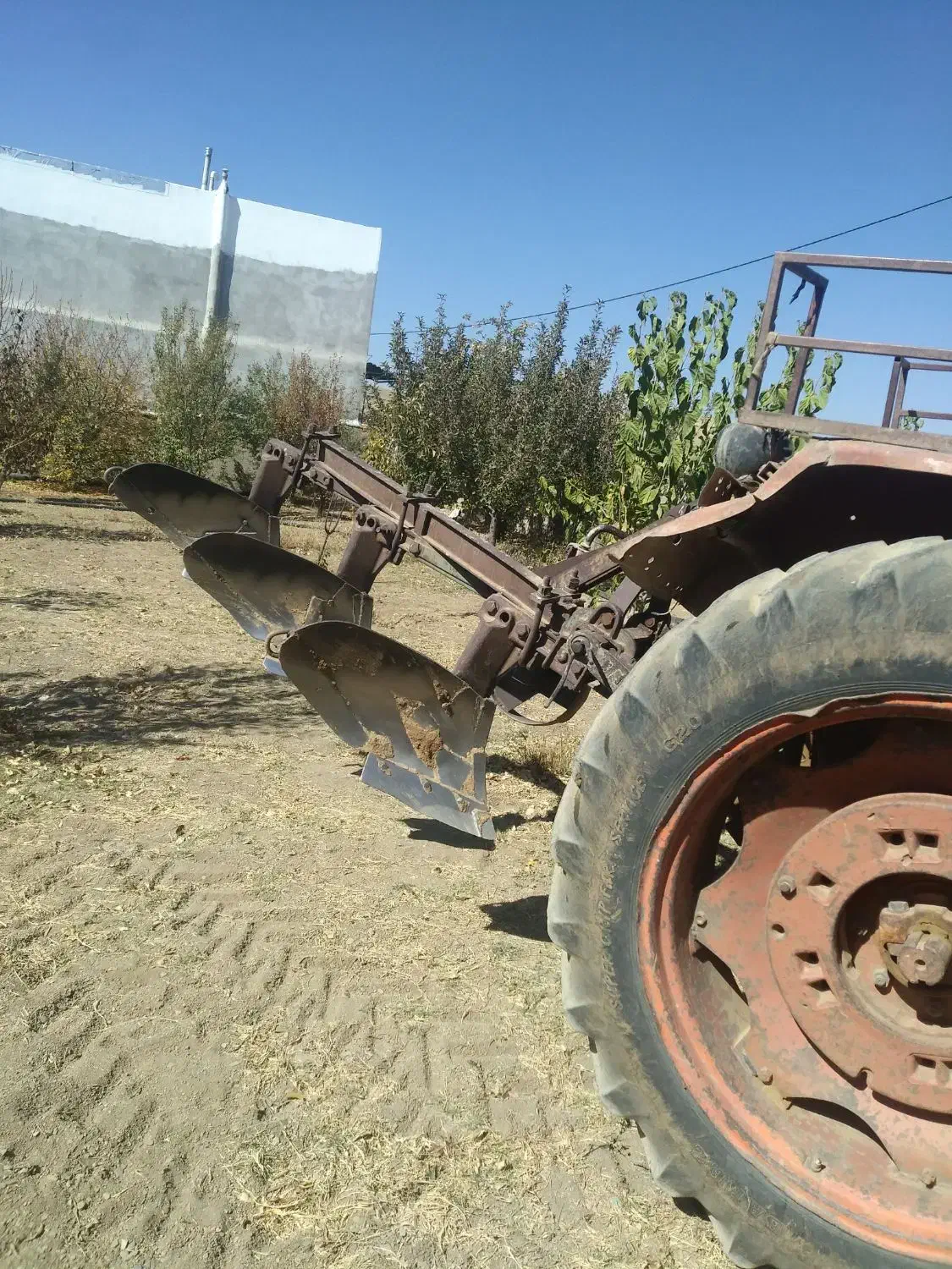 تراکتور رومانی|خودرو سنگین|سربند, |دیوار