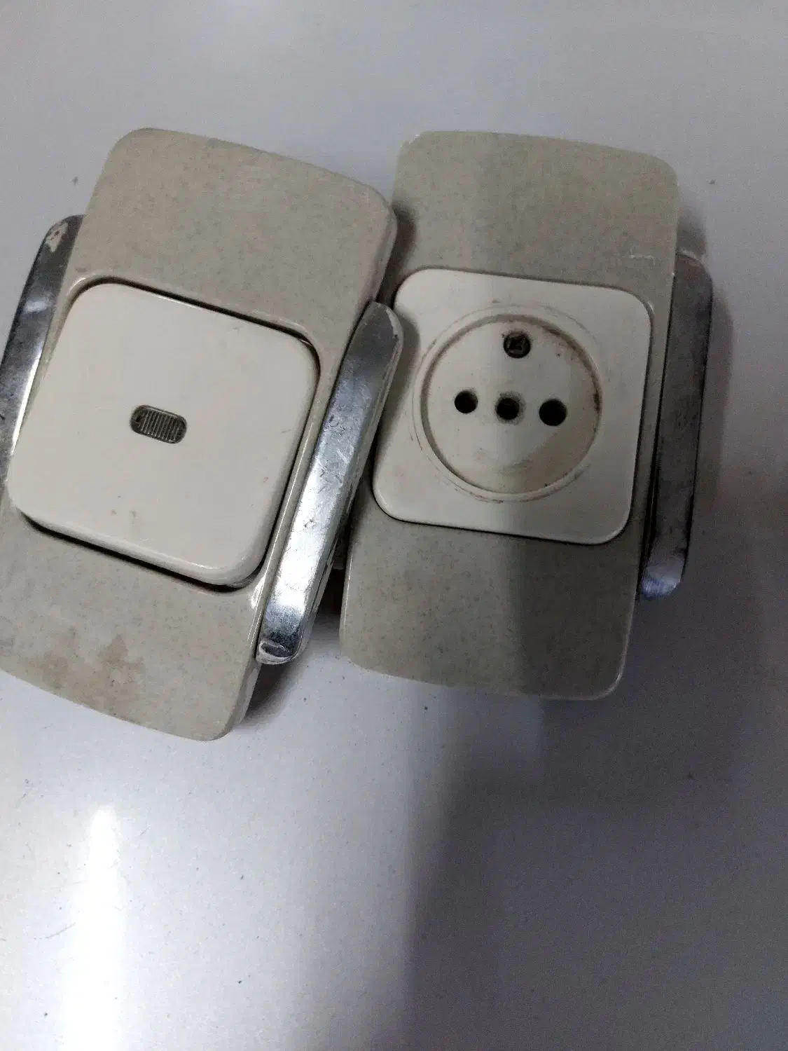 تعداد کلید پریز دلند و هالوژن|لامپ و چراغ|قدس, شهرقدس|دیوار