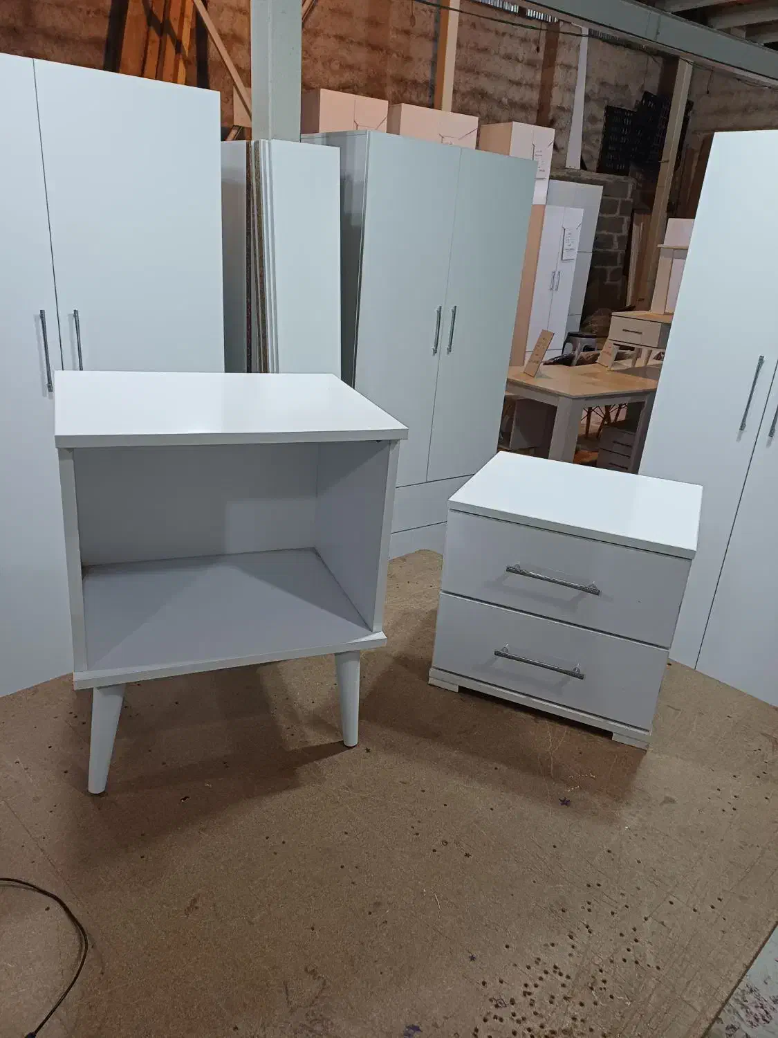 پاتختی|تخت و سرویس خواب|رشت, آب آسیاب|دیوار