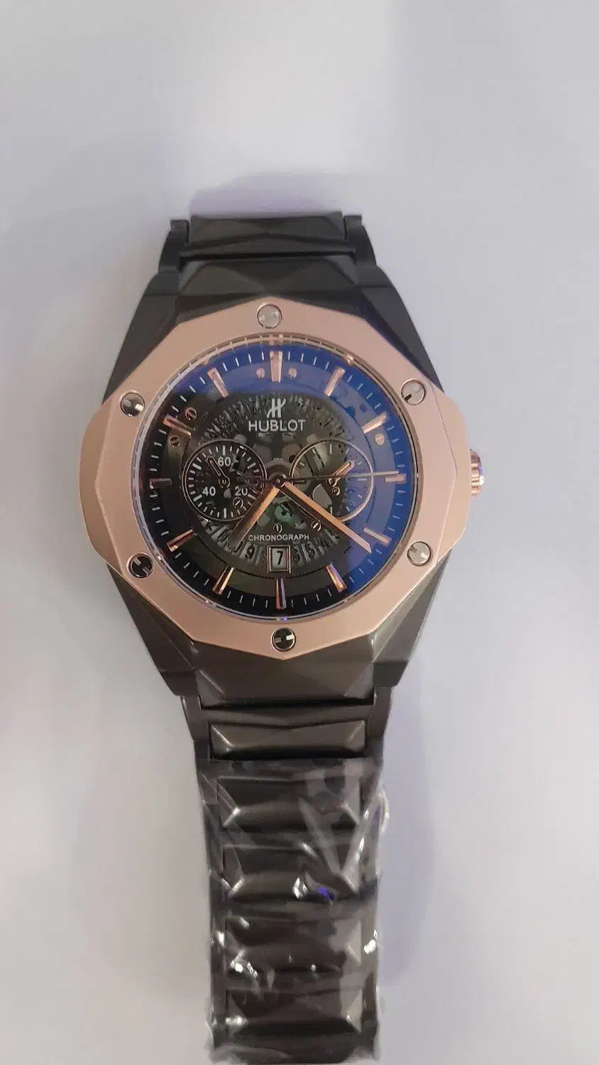 ساعت هابلوت نو|ساعت|مشهد, سرافرازان|دیوار