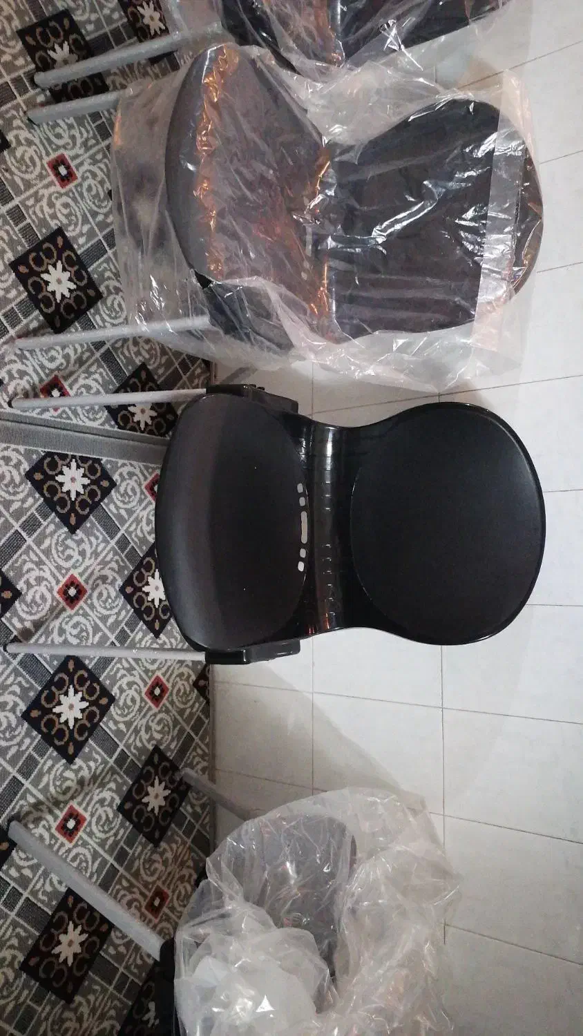 صندلی پلاستیک جنس خوب پابه فلز نو نو|صندلی و نیمکت|کرمان, |دیوار