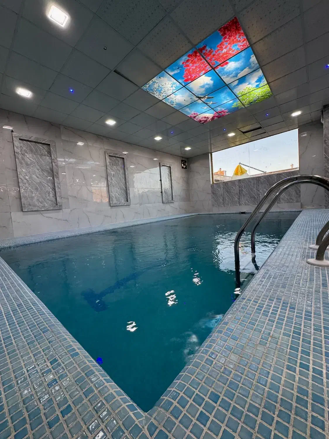 ویلا استخردار سرپوشیده آب گرم|اجارهٔ کوتاهمدت ویلا و باغ|خرمآباد, |دیوار