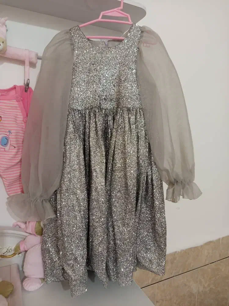 لباس دخترانه|لباس|بندر دیر, |دیوار