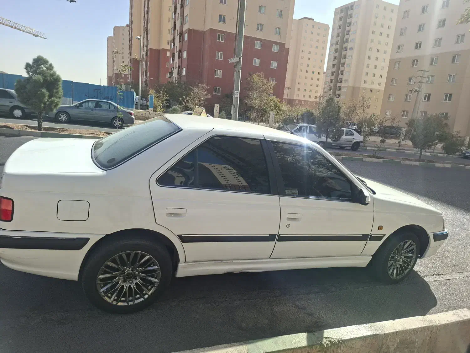 پژوپارس مدل ۱۴۰۱ برج ۱۱|خودرو سواری و وانت|پرند, فاز ۶|دیوار