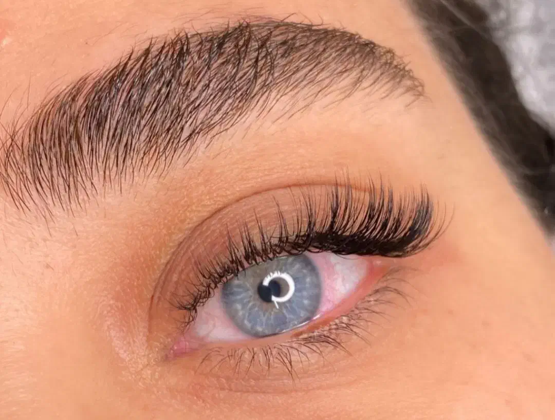 مژه های تان را به مژه کار واقعی بسپارید|خدمات آرایشگری و زیبایی|تهران, تهرانپارس غربی|دیوار