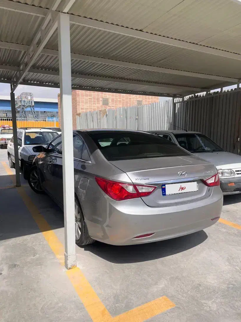 سوناتا ۲۰۱۳|خودرو سواری و وانت|اصفهان, باغ دریاچه|دیوار