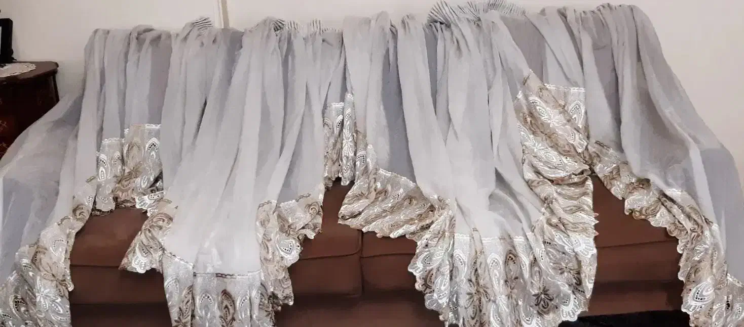 سه تا پرده والان وپنج تا بقچه گلدوزی شده وکیسه نان|پرده، رانر، رومیزی|تهران, خاک سفید|دیوار