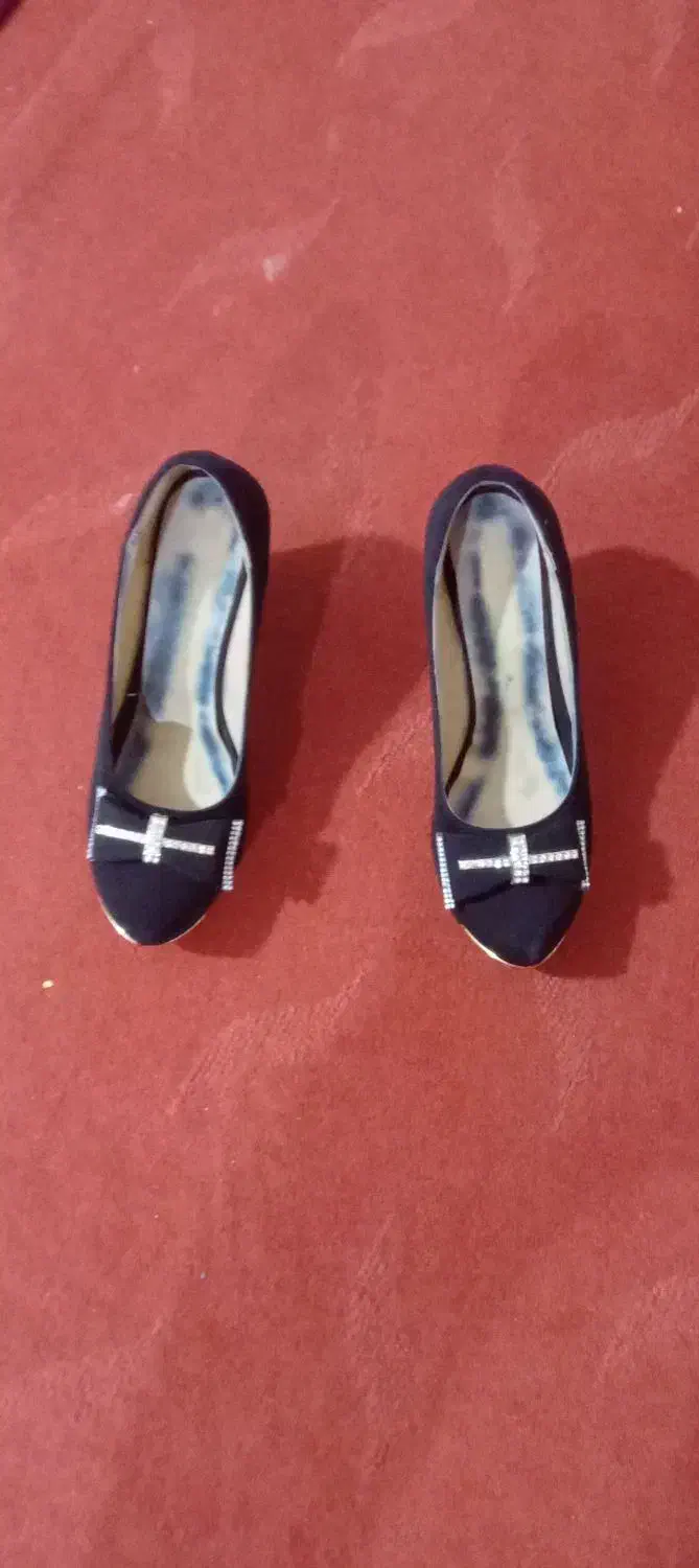 سلام یه جفت کفش مجلسی فروشی قیمت ۳۰۰ تومان|کیف، کفش، کمربند|رامهرمز, |دیوار