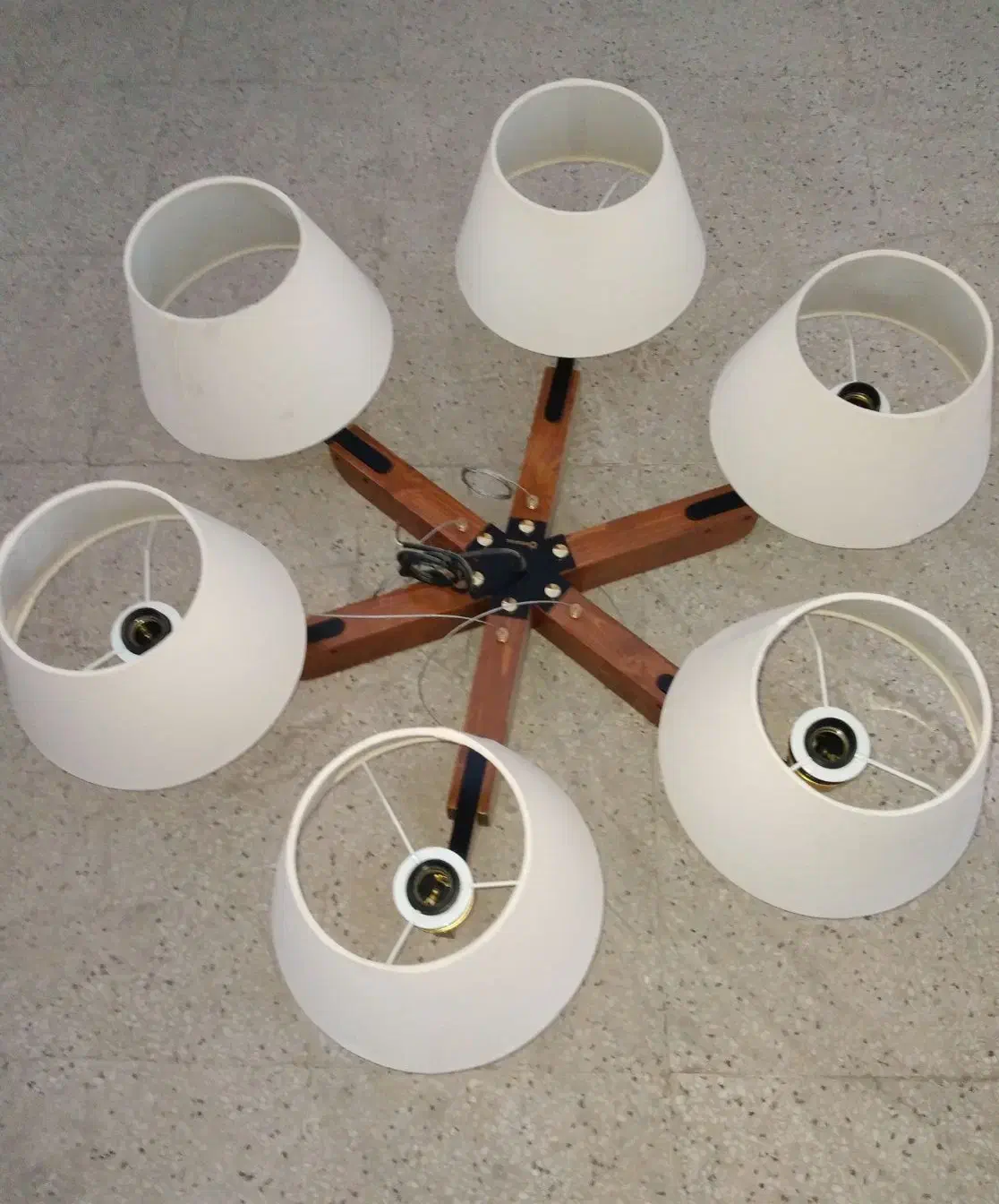 لوستر ۶ شاخه پایه فلزی روکش چوبی و اینه چوبی|لوستر و چراغ آویز|تهران, مجیدیه|دیوار