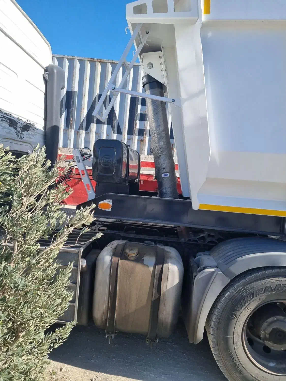 کمپرس|خودرو سنگین|درمیان, |دیوار