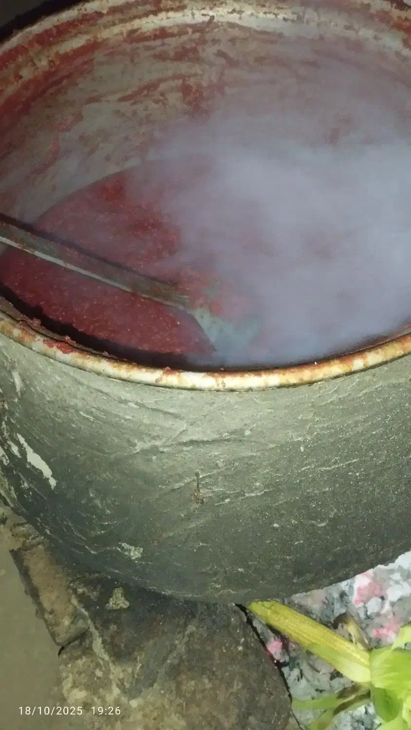 رب گوجه محلی اتیشی سفت و قرمز خوشرنگ|خوردنی و آشامیدنی|خنجین, |دیوار