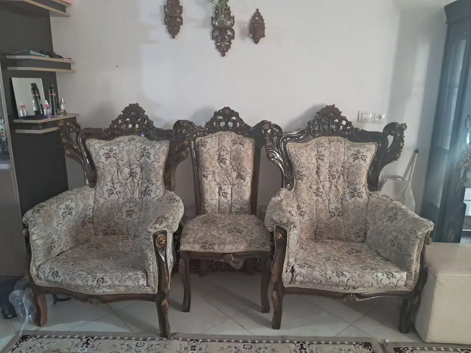 مبل ۹ نفره چوب گردو به همراه میز و دوعسلی|مبلمان خانگی و میز عسلی|ساری, |دیوار