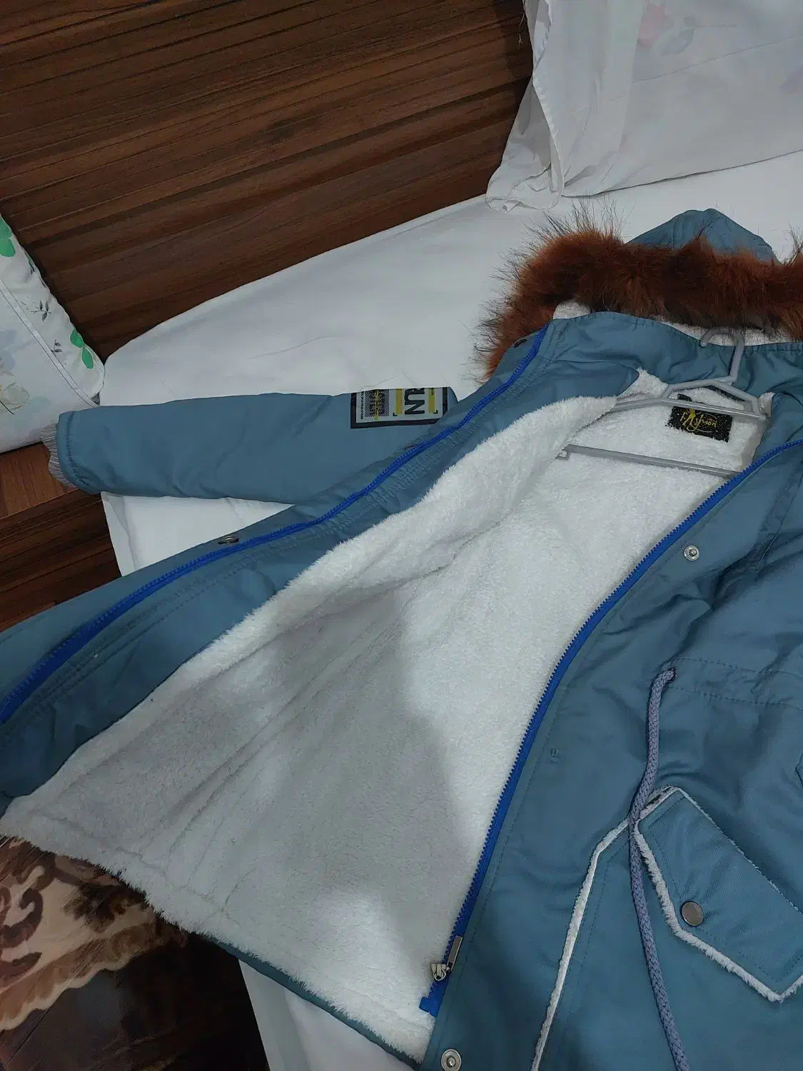 کاپشن|لباس|شیراز, شاپورجان|دیوار