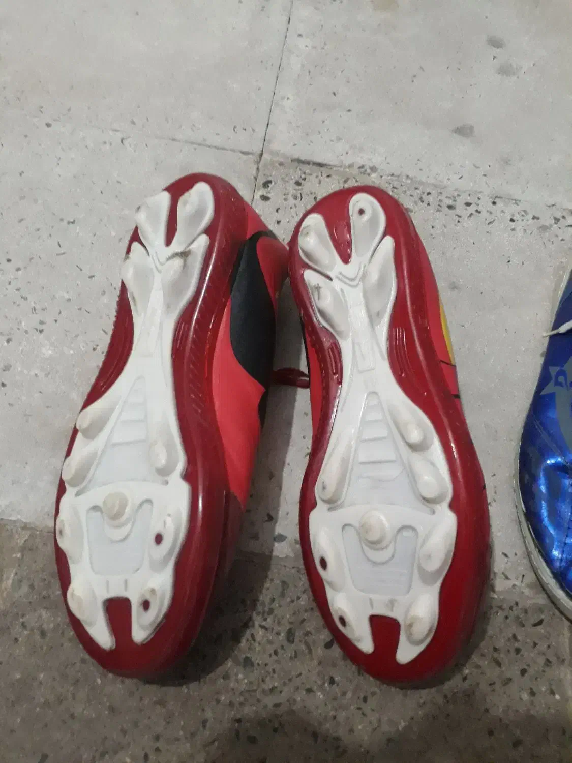 کفش ورزشی|کیف، کفش، کمربند|هشتگرد, شهرک وحدت|دیوار