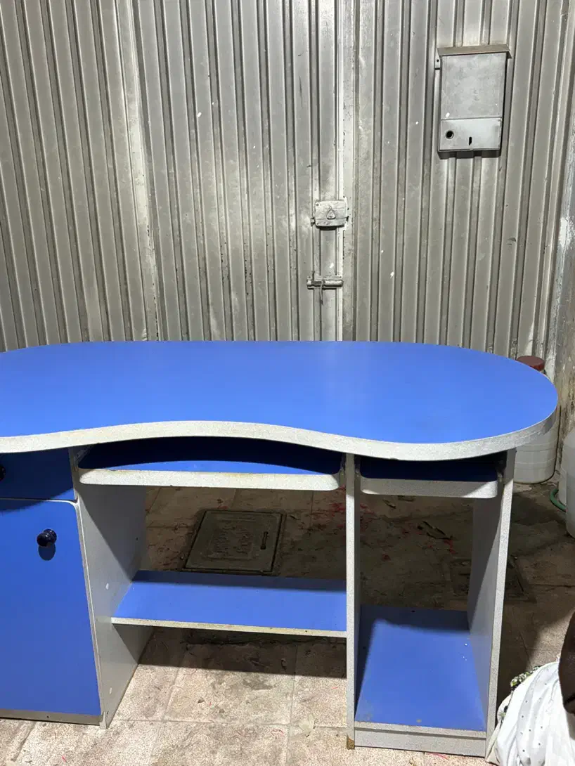 میز کامپیوتر تر و تمیز|میز تحریر و کامپیوتر|ارومیه, |دیوار