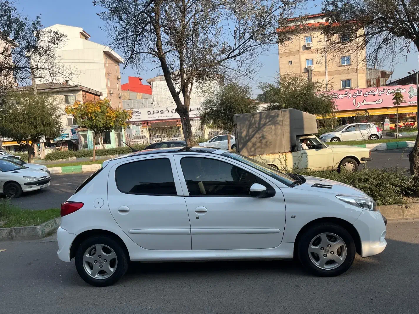 207 سفید پانوراما دنده ای|خودرو سواری و وانت|رشت, علی آباد|دیوار