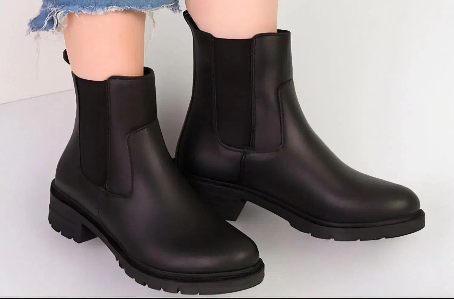 نیم بوت بغل کش|کیف، کفش، کمربند|کاشان, گبرها|دیوار