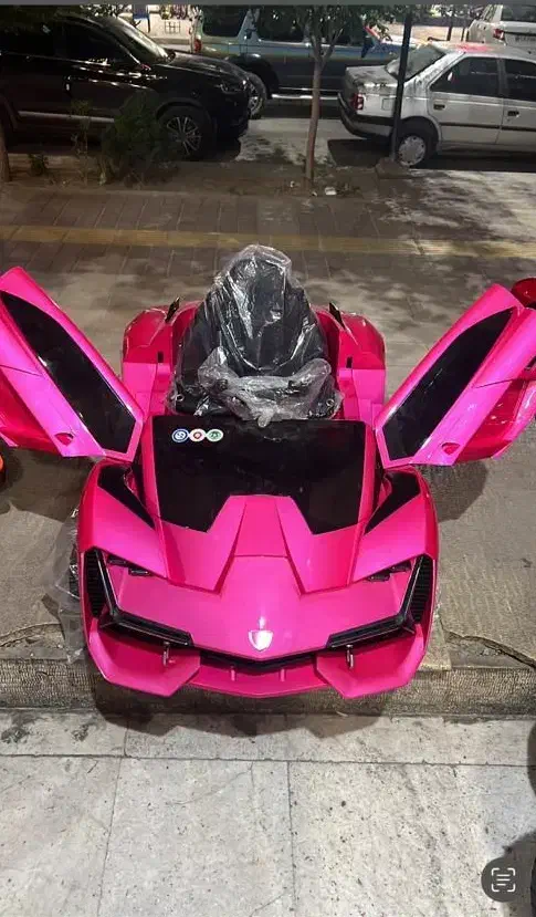 ماشین بالدار.                   با تخفیف ویژه|اسباب‌بازی بچه|شیراز, بازار|دیوار