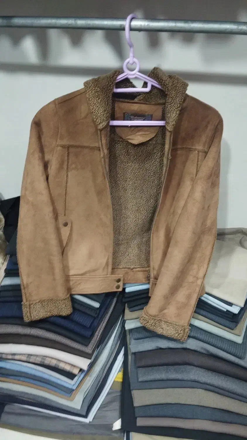 دنیای لباس های اورجینال|لباس|لردگان, |دیوار