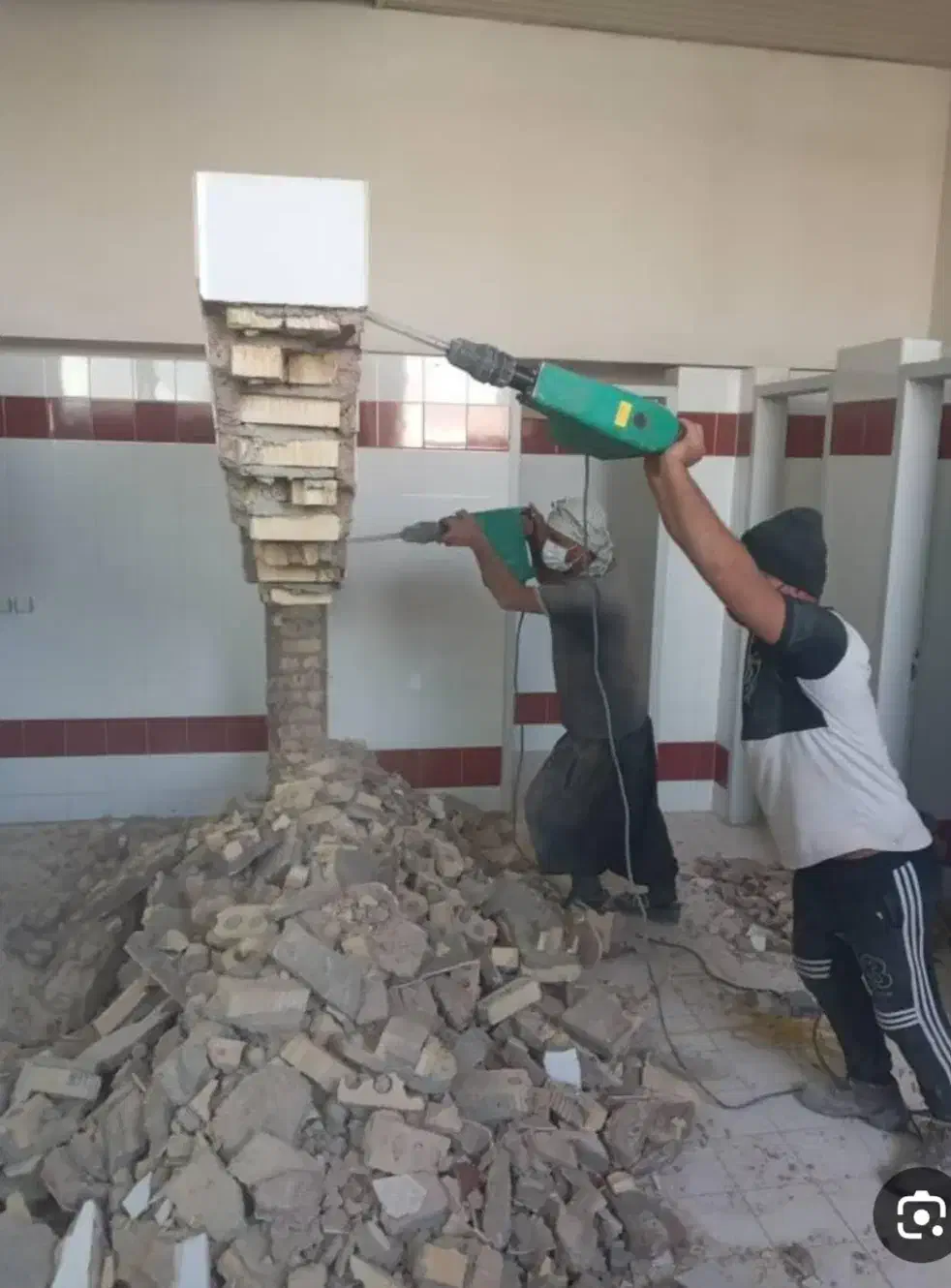 تخریب تخصصی ساختمان با ۳۵ سال تجربه|خدمات پیشه و مهارت|کاشان, زیارتی|دیوار