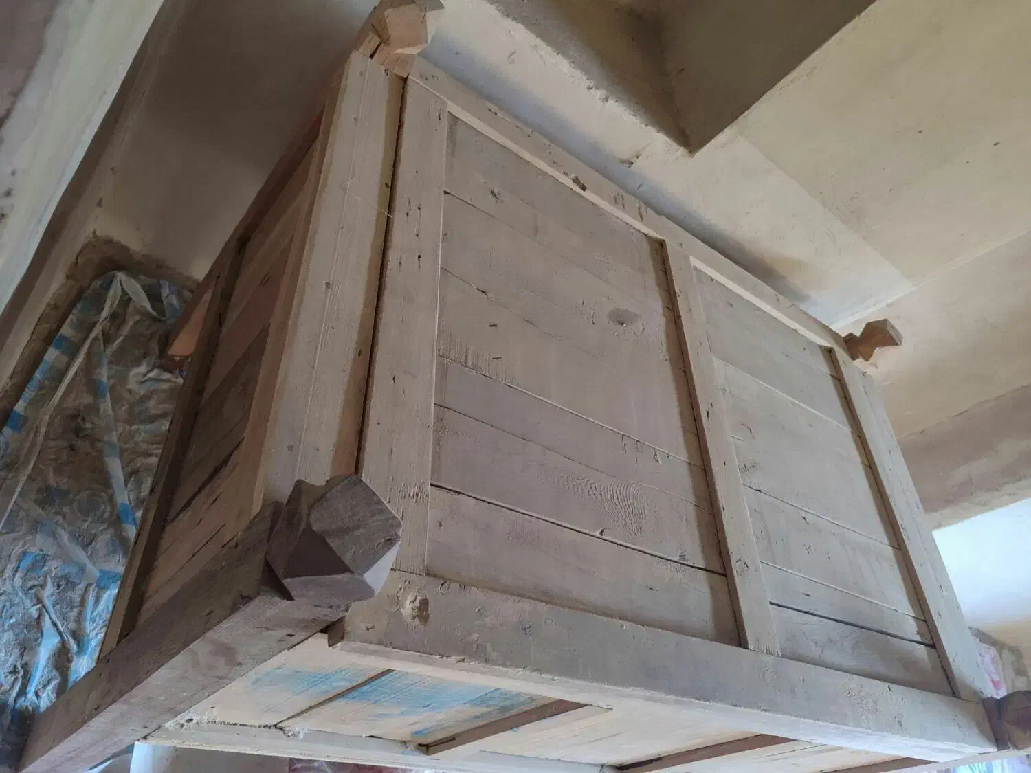 صندوق چوبی قدیمی|کلکسیون اشیاء عتیقه|بیرجند, |دیوار