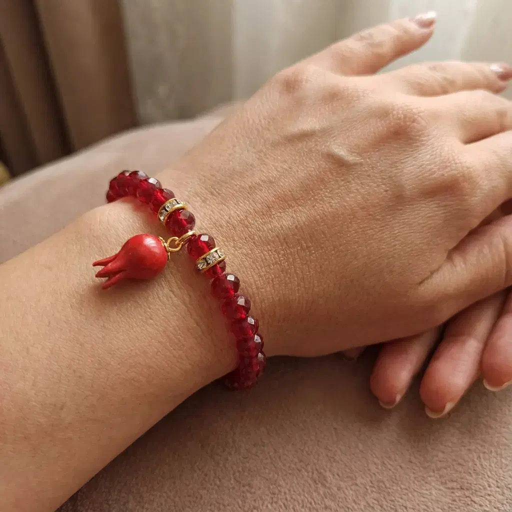 دستبند انار شب یلدا|بدلیجات|شیراز, شاهچراغ|دیوار