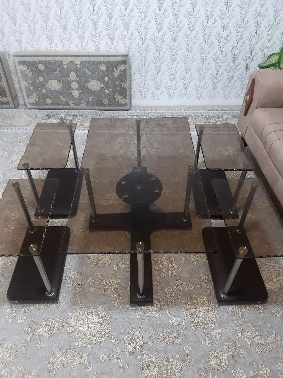 جلو مبلی ، شیک و بدون زدگی .|مبلمان خانگی و میز عسلی|ایوان, |دیوار