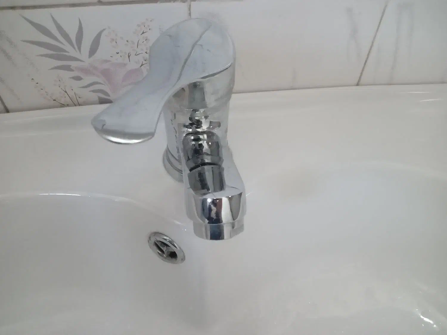 شیر روشویی نو ، فقط نصب شده ،جعبه نداره|لوازم سرویس بهداشتی|فردیس, شهرک سپاه|دیوار