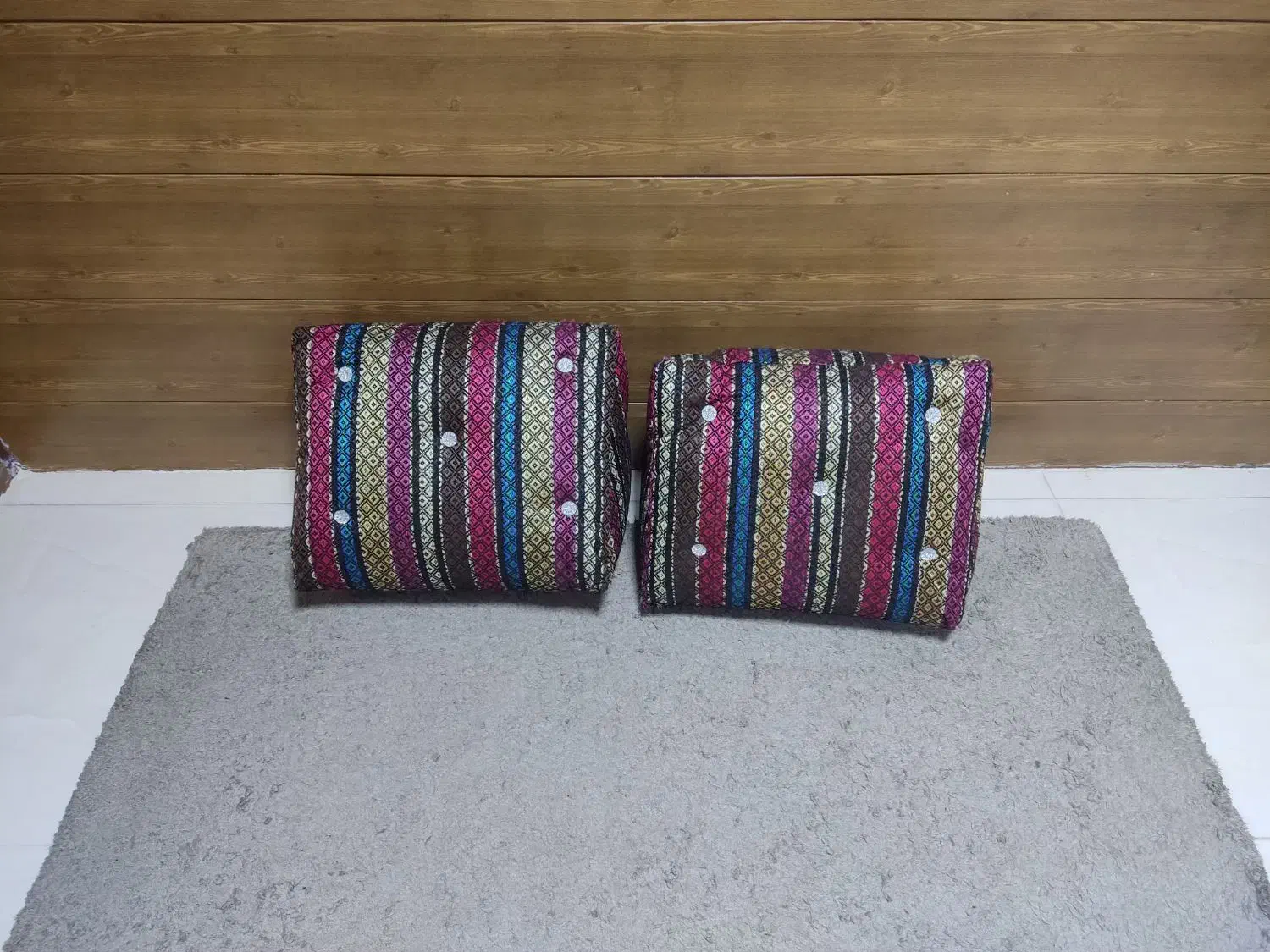 دو عدد پشتی مثلثی سنتی نو|پشتی|رشت, چله خانه|دیوار