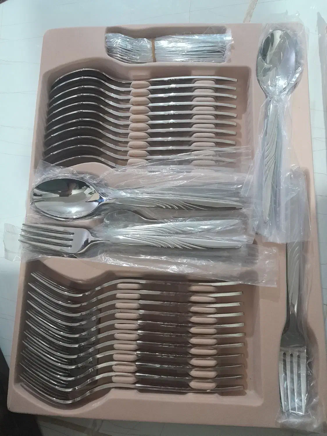 سرویس قاشق چنگال ۲۴ نفره|ظروف سرو و پذیرایی|پرند, فاز ۵|دیوار